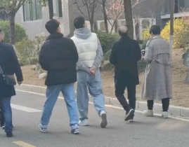吃瓜网红事件大妈,大妈变网红的逆袭与争议