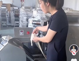 怎么使用面条机制作面条才不会拖？如何利用家用粉条机加工