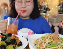 没吃晚饭的小姐姐图片,捕捉没吃晚饭小姐姐的瞬间”